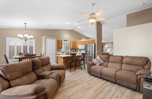 Castlegate Casa | Sunny Home with Backyard Oasis in San Tan Valley!