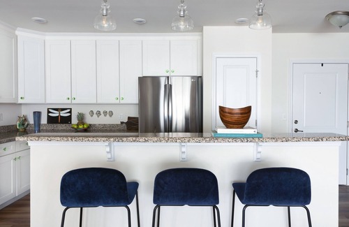 Lewes Condominio | Sunny, immaculate art-filled condo minutes from best beaches in Delaware