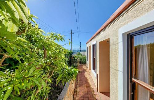 Kalk Bay Apartamento | Sunny Kalk Bay Garden Cottage Walk to Harbour