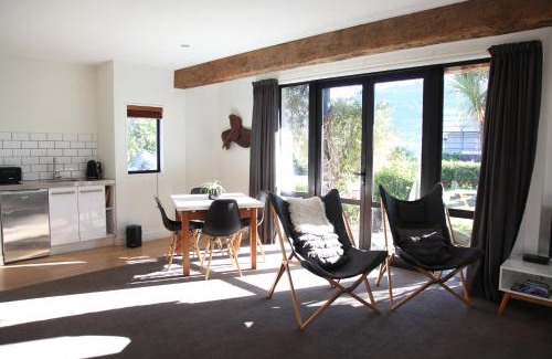 Kelvin Heights Casa | Sunny Lakeside Haven