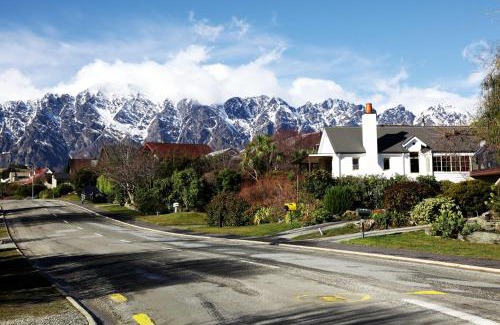 Kelvin Heights Casa | Sunny Lakeside Haven