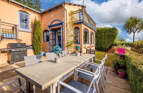 Kelvin Heights Casa | Sunny Lakeview Villa