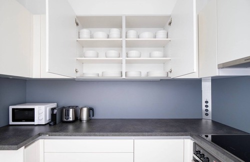 Erdberg Apartamento | Sunny Landstraße 2BR w/ Gym & Pool, nr U3 Station, by Blueground