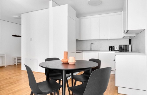 Vienna Apartamento | Sunny Leopoldstadt 2BR w/ Gym & Balcony, near U2, by Blueground