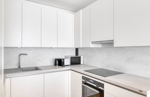 Vienna Apartamento | Sunny Leopoldstadt 2BR w/ Gym & Balcony, near U2, by Blueground