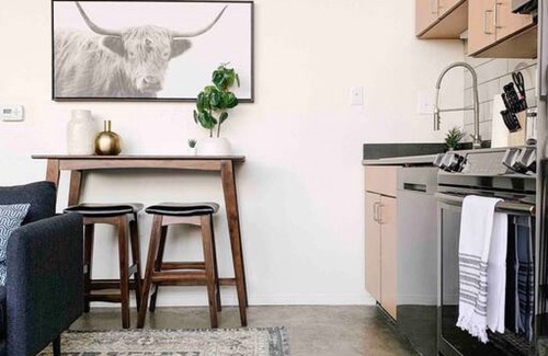 Old City Apartamento | Sunny Loft w/ View of Gay St
