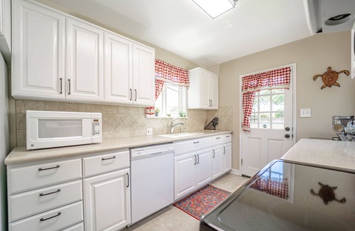 Los Altos Casa | Sunny Los Altos Bungalow - Relax in Long Beach