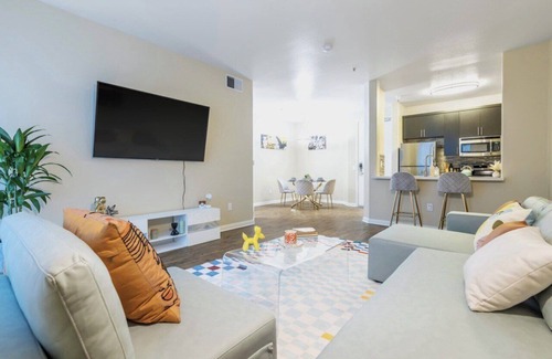 Del Rey Apartamento | Sunny Marina Hideout | King Bed | Pool Access