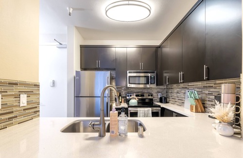 Del Rey Apartamento | Sunny Marina Hideout | King Bed | Pool Access