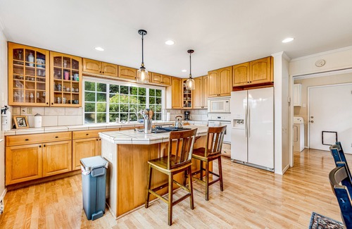 Mendocino Casa | Sunny Mendocino getaway with hot tub, fireplace, enclosed yard & trail to beach