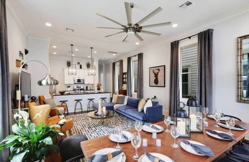 Bywater Casa | Sunny, Midcentury Luxury Home, near French Quarter