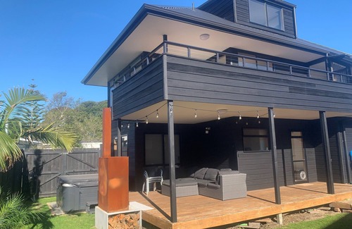 Whangamata Casa | Sunny Modern Beach House 5 minutos a pie de Surf Club