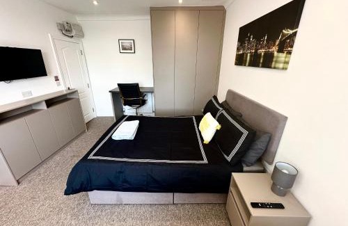 West Hendon Apartamento | Sunny Modern, Private Apartment,15 Mins To Central London
