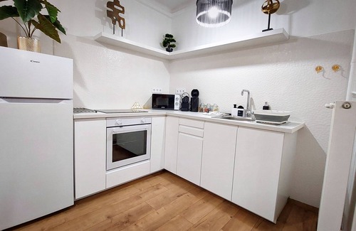Erzsebetvaros Apartamento | Sunny & new 2 BDR, luxe full apartment with AC in Budapest Downtown Central hub