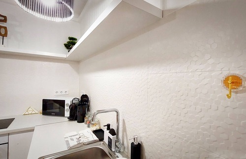 Erzsebetvaros Apartamento | Sunny & new 2 BDR, luxe full apartment with AC in Budapest Downtown Central hub