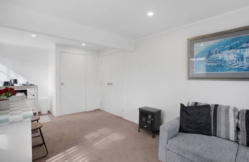 Greenlane - Ellerslie Apartamento | Sunny Beam Guest Suite with Parking & Kitchenette