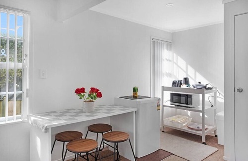 Greenlane - Ellerslie Apartamento | Sunny Beam Guest Suite with Parking & Kitchenette