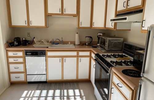 North Berkeley Apartamento | Sunny one bedroom duplex apartment in the heart of the Berkeley gourmet ghetto