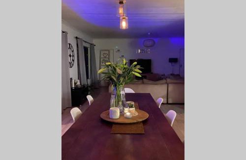Eikenbosch Casa | Sunny Open living family home in the Winelands