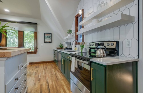Eastwood Casa | Sunny, Open & Spacious Private Carriage House in a peaceful neighborhood!