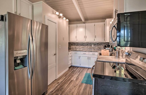 Kapoho Casa | Sunny Pahoa Retreat: Snorkel, Hike & Shop!