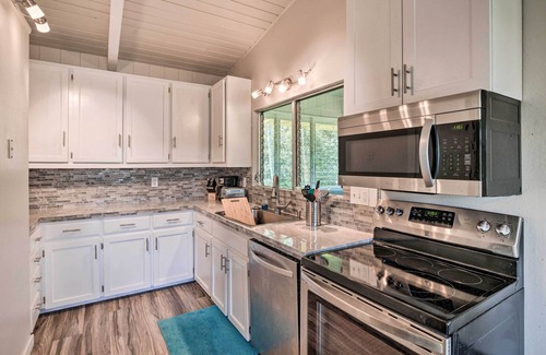 Kapoho Casa | Sunny Pahoa Retreat: Snorkel, Hike & Shop!