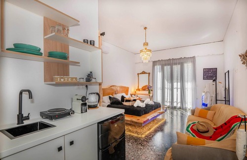 Old Town Rethymnon Casa | Sunny Palm Room Crete