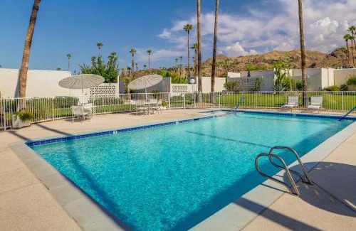 Araby Commons Casa | Sunny Palm Springs Townhome with Pool Access!