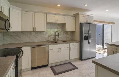 Araby Commons Casa | Sunny Palm Springs Townhome with Pool Access!