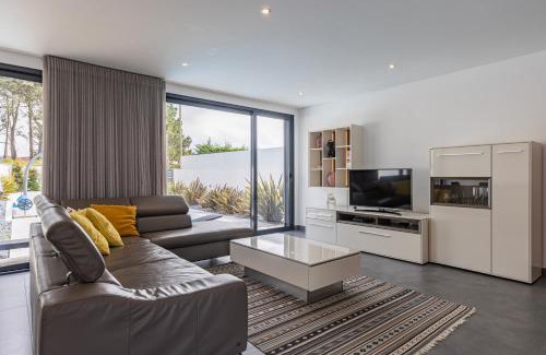 Magoito Apartamento | Sunny Paradise W/Pool by LovelyStay