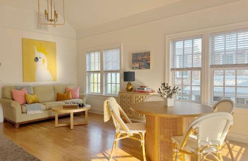 Dixon Park Apartamento | Sunny & Playful Carriage House in Downtown Savannah Stay Here and Walk Everywhere