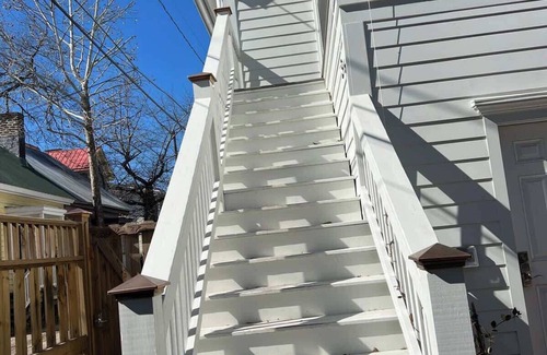 Eastside Apartamento | Sunny & Playful Carriage House in Downtown Savannah Stay Here and Walk Everywher