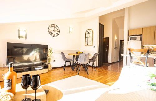 Denovici Apartamento | Sunny Portside Apartment