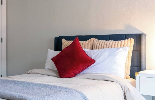 Central Hyde Park Apartamento | Sunny/Quiet/1 Bedroom/Entire Unit