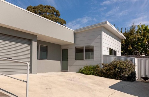 Kingston Beach Casa | Sunny Retreat in Kingston Beach