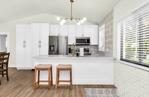 Victoria Park Casa | Sunny Retreat - Mins 2 Beach & DT - Fenced Yard