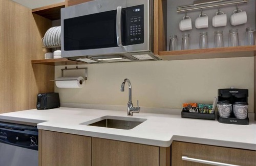Upper Grand Lagoon Hotel | Sunny Retreat! 2 Relaxing Units w/ FREE Breakfast, Kitchen, Pets Allowed, Pool!