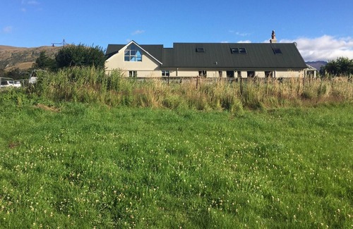 Frankton Casa | Sunny Riverside