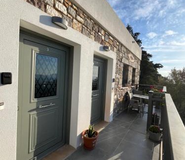 Zia Casa | Sunny Rock Apartments