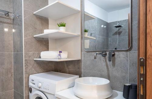 Zia Casa | Sunny Rock Apartments