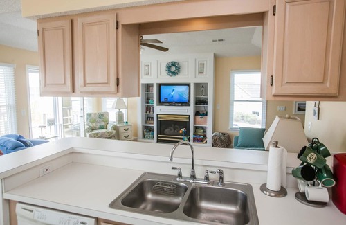 Nags Head Casa | Sunny's Spot - Cozy Soundside Villa - Beach Club, acceso de golf, admite mascotas