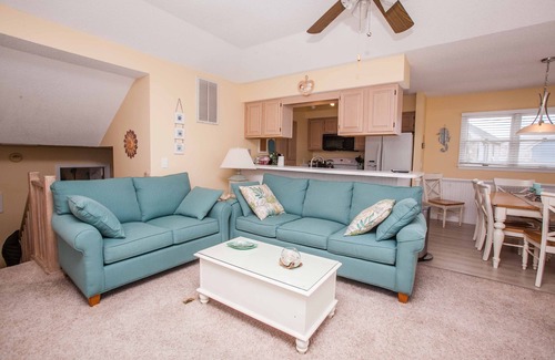 Nags Head Casa | Sunny's Spot - Cozy Soundside Villa - Beach Club, acceso de golf, admite mascotas