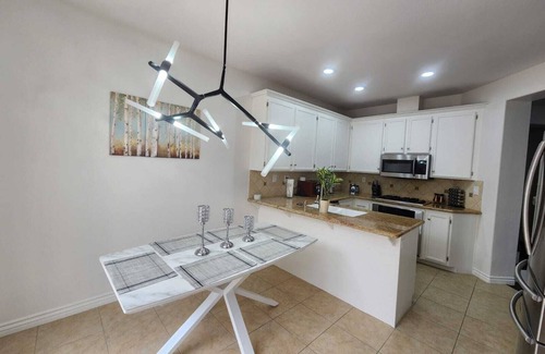 Miramar Ranch North Casa | Sunny San Diego Escape, 20 Mins to Beaches, Zoo, Downtown & Convention Center