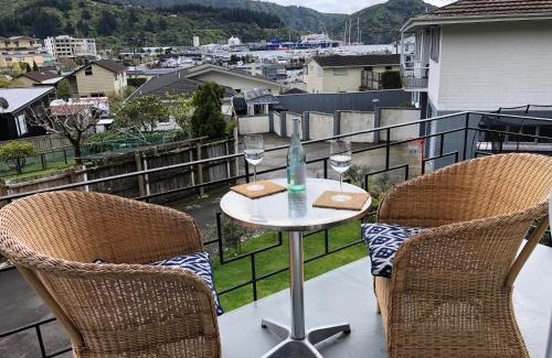 Picton Casa | Sunny Seaview House 5 minute walk to town