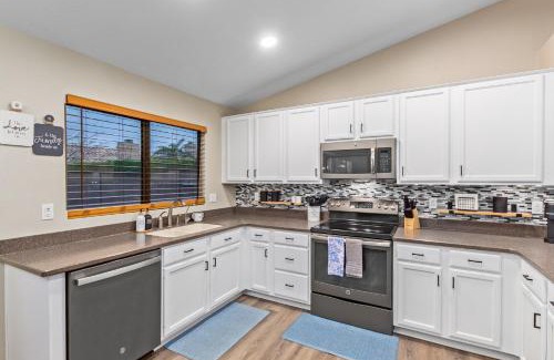 East Mesa Casa | Sunny Serenity: Mesa Masterpiece