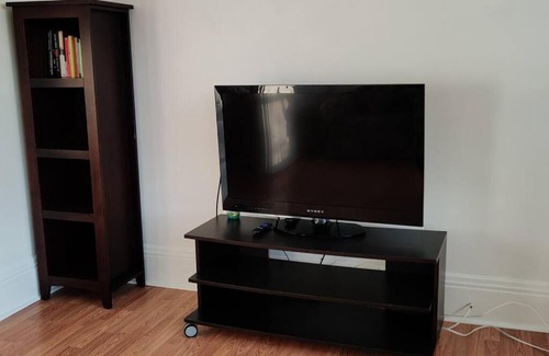Central Richmond Apartamento | Sunny SF home, quiet, convenient w/parking
