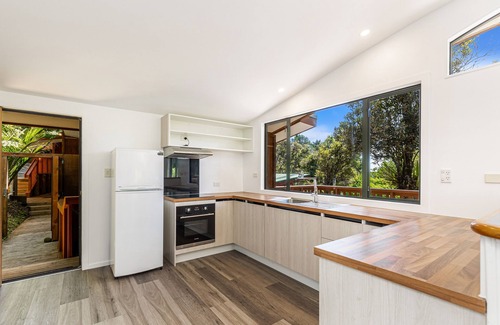 Bethells Beach Casa | Sunny, Sheltered And Minutes From The Beach