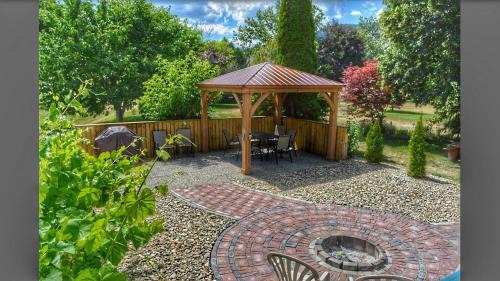 Chase Cama Y Desayuno | Sunny Shuswap B&B