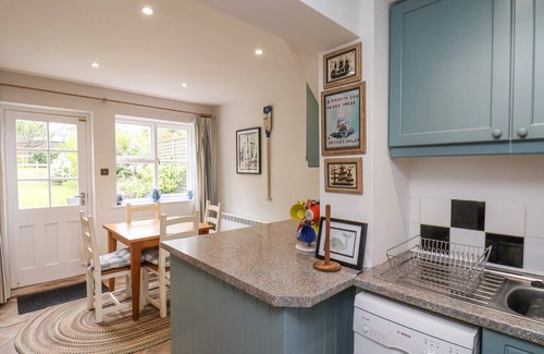 Runswick Bay Cabaña | SUNNY SIDE, country holiday cottage, with open fire in Runswick Bay