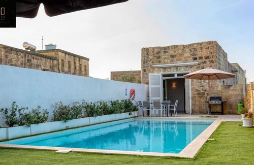 San Lawrenz Otro | Sunny side spacious Villa with private Pool & WIFI